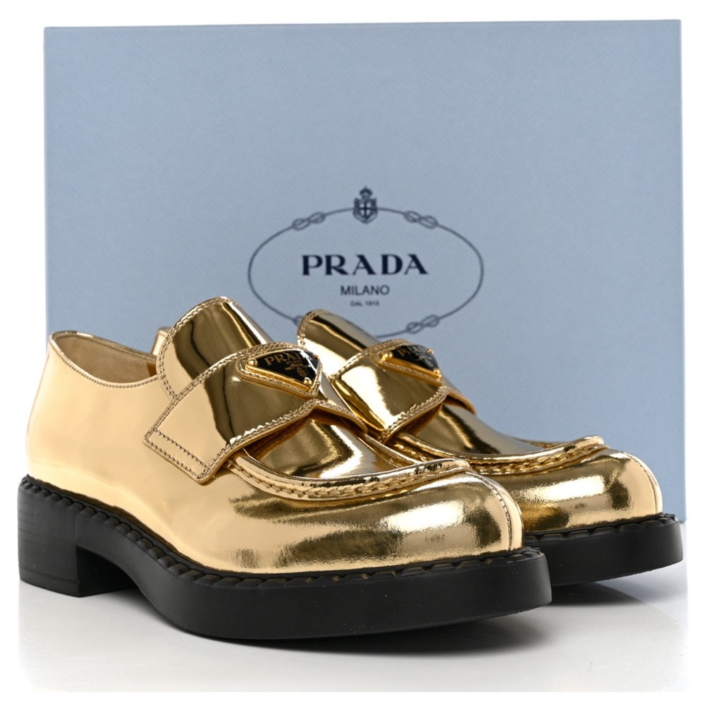 PRADA 
Metallic Brushed Calfskin Metal Triangle Logo 50mm Loafers 37,5 Platino.